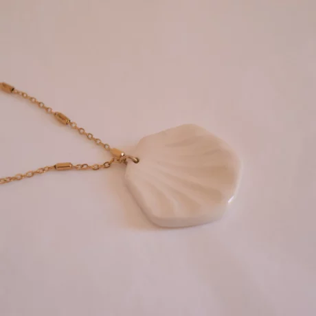 Collier coquillage plat