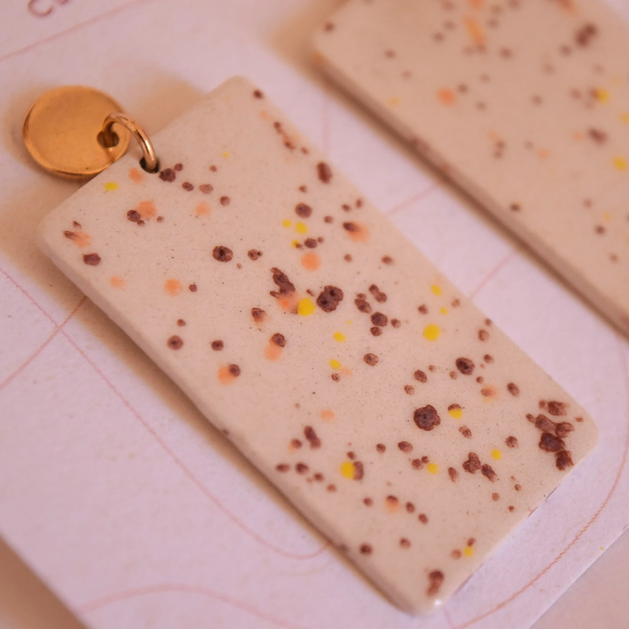 Rectangle moucheté automne zoom +