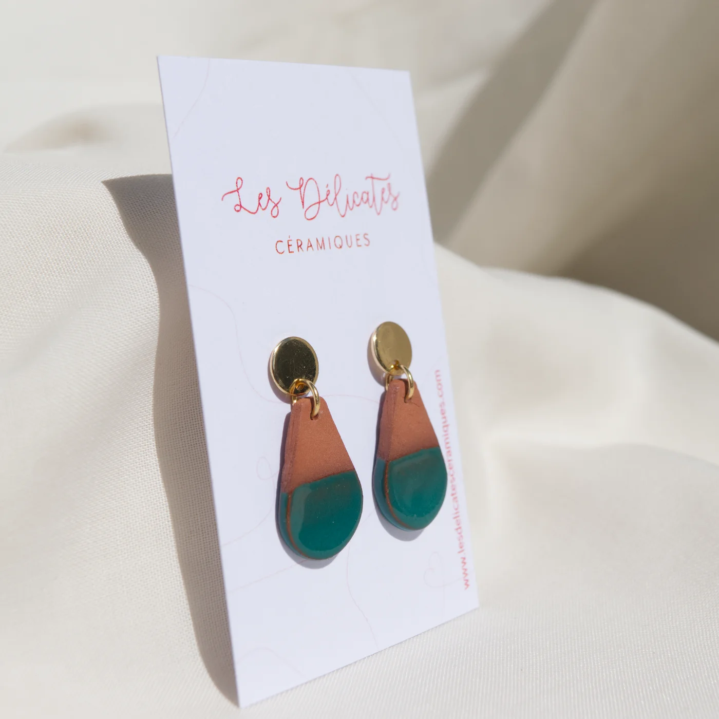 boucle d'oreille en céramique en forme de goutte de terre rouge et verte