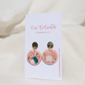 boucles-ceramique-ronde-rose-1 boucles d'oreilles rondes et rose en céramique