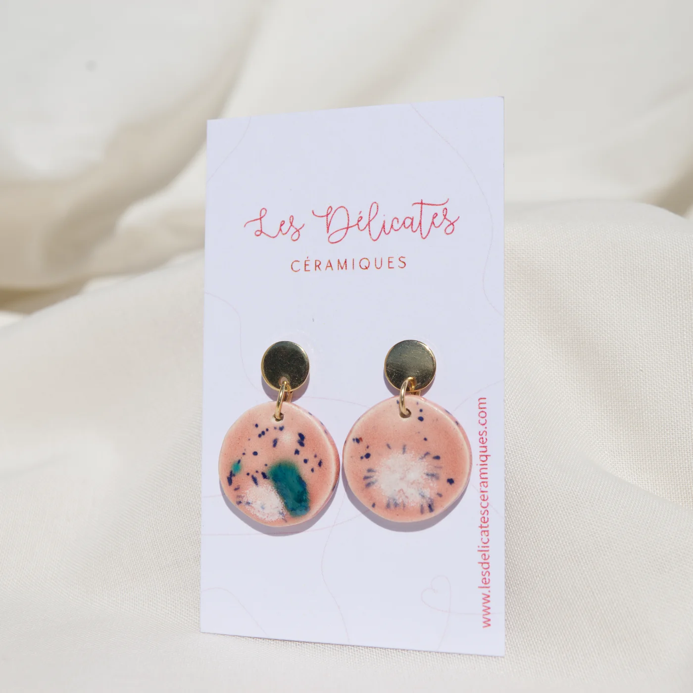 boucles d'oreilles rondes et rose en céramique