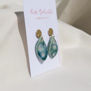 boucles-doreilles-ceramique-plumes-vertes-2 Boucles d'oreilles en forme de plumes vertes éclatantes
